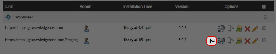 在您要转为正式的Staging网页旁，点击Push to Live 图标。
